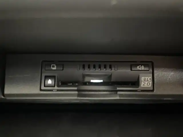 レクサス ＮＸ 300h バージョンL 群馬県 2019(令1)年 1.8万km ソニッククォーツ パノラミックビューモニター/ブラインドスポットモニター/リヤクロストラフィックアラート/＝＝＝＝＝＝/純正10.3インチナビ/(AM/FM/Bluetooth/フルセグTV/CD/DVD/USB1・2/AUX/SD)/ハンズフリーパワーバックドア/3眼LEDヘッドライト/後席電動格納シート/Lexus Safety System/ ・プリクラッシュセーフティシステム/ ・レーンディパーチャーアラート/ ・アダプティブハイビームシステム/ ・レーダークルーズコントロール/前席パワーシート(ポジションメモリ機能付)/前後席シートヒーター/シートベンチレーション/ステアリングヒーター/パドルシフト/ETC2.0/純正前方ドライブレコーダー(DRT-H68A)/電動パーキングブレーキ/オートブレーキホールド/プッシュスタート/スマートキー