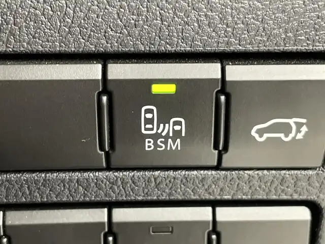 レクサス ＮＸ 300h バージョンL 群馬県 2019(令1)年 1.8万km ソニッククォーツ パノラミックビューモニター/ブラインドスポットモニター/リヤクロストラフィックアラート/＝＝＝＝＝＝/純正10.3インチナビ/(AM/FM/Bluetooth/フルセグTV/CD/DVD/USB1・2/AUX/SD)/ハンズフリーパワーバックドア/3眼LEDヘッドライト/後席電動格納シート/Lexus Safety System/ ・プリクラッシュセーフティシステム/ ・レーンディパーチャーアラート/ ・アダプティブハイビームシステム/ ・レーダークルーズコントロール/前席パワーシート(ポジションメモリ機能付)/前後席シートヒーター/シートベンチレーション/ステアリングヒーター/パドルシフト/ETC2.0/純正前方ドライブレコーダー(DRT-H68A)/電動パーキングブレーキ/オートブレーキホールド/プッシュスタート/スマートキー