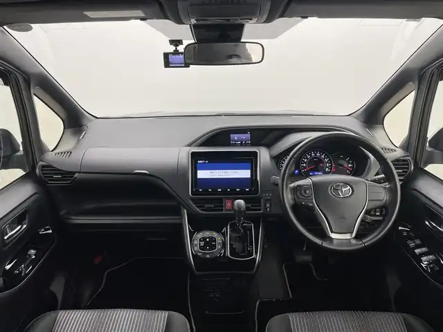 トヨタ ヴォクシー ZS 煌Ⅱ 岡山県 2019(平31)年 4.4万km イナズマスパーキングブラックガラスフレーク 純正9インチナビ/（CD/DVD/BT/フルセグTV）/バックカメラ/両側パワースライドドア/トヨタセーフティセンス/クルーズコントロール/LEDヘッドライト/LEDフォグランプ/オートライト/ビルトインETC/前方ドライブレコーダー/純正16インチアルミ/純正フロアマット/純正ドアバイザー/新車保証書/取扱説明書