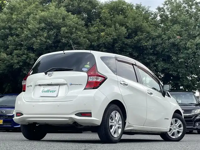 日産 ノート e－パワー X 東京都 2017(平29)年 5万km ブリリアントホワイトパール ワンオーナー/純正ナビ/・Bluetoothオーディオ/USBオーディオ/・フルセグTV/iPod/SDオーディオ/アラウンドビューモニター/コーナーセンサー（フロント/バック）/ETC/前方ドライブレコーダー（DJ4-S）/取扱説明書/保証書/スペアキー1本