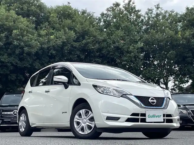 日産 ノート e－パワー X 東京都 2017(平29)年 5万km ブリリアントホワイトパール ワンオーナー/純正ナビ/・Bluetoothオーディオ/USBオーディオ/・フルセグTV/iPod/SDオーディオ/アラウンドビューモニター/コーナーセンサー（フロント/バック）/ETC/前方ドライブレコーダー（DJ4-S）/取扱説明書/保証書/スペアキー1本