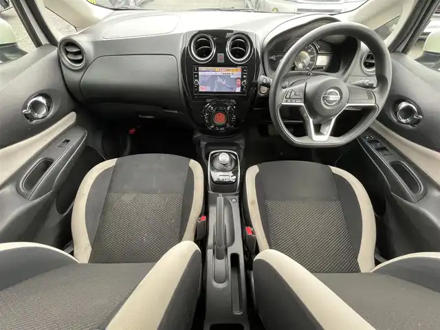 日産 ノート e－パワー X 東京都 2017(平29)年 5万km ブリリアントホワイトパール ワンオーナー/純正ナビ/・Bluetoothオーディオ/USBオーディオ/・フルセグTV/iPod/SDオーディオ/アラウンドビューモニター/コーナーセンサー（フロント/バック）/ETC/前方ドライブレコーダー（DJ4-S）/取扱説明書/保証書/スペアキー1本