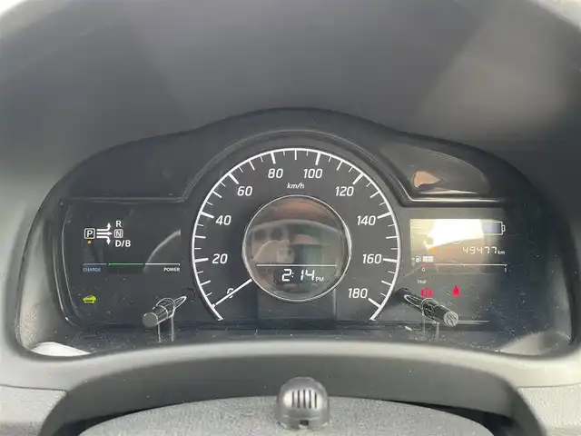 日産 ノート e－パワー X 東京都 2017(平29)年 5万km ブリリアントホワイトパール ワンオーナー/純正ナビ/・Bluetoothオーディオ/USBオーディオ/・フルセグTV/iPod/SDオーディオ/アラウンドビューモニター/コーナーセンサー（フロント/バック）/ETC/前方ドライブレコーダー（DJ4-S）/取扱説明書/保証書/スペアキー1本