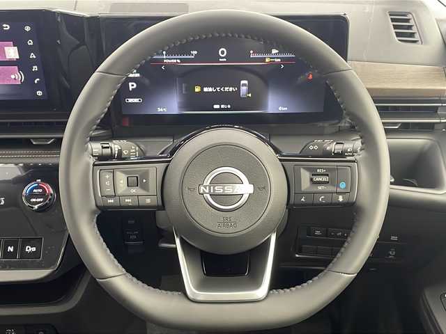 日産 セレナ e－パワー ハイウェイスター V 栃木県 2025(令7)年 0.1千km プリズムホワイト 登録済未使用車/360度セーフティアシスト/12.3型総合型インターフェースディスプレイ/メモリーナビ/フルセグ　AM FM 　Applecarplay  USB　HDMI　Bluetooth/純正11型フリップダウンモニター/両側電動スライドドア【サンシェード】/インテリジェントアラウンドビューモニター/インテリジェントルームミラー/ETC2.0/SOSコール/ナビリンク機能付きプロパイロット/プロパイロット緊急停止支援システム/インテリジェントエマージェンシーブレーキ/前方衝突予測警報/車線逸脱防止支援システム/後側方車両検知警報/ふらつき警報/標識検知機能/衝突回避ステアリングアシスト/車線逸脱警報/後退時車両検知警報/踏み間違い防止アシスト/ワイヤレス充電器/純正前後ドライブレコーダー/革巻きステアリング【スイッチ】/e-pedal/電子パーキング　オートホールド/ドライブモード/プッシュスタート/インテリジェントキー/アダブティブLEDヘッドライト/純正16インチアルミホイール/保証書/取扱説明書/スペアキー