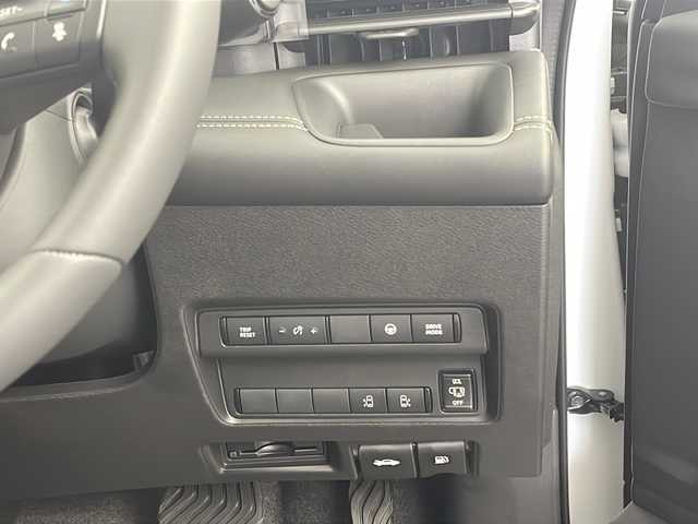 日産 セレナ e－パワー ハイウェイスター V 栃木県 2025(令7)年 0.1千km プリズムホワイト 登録済未使用車/360度セーフティアシスト/12.3型総合型インターフェースディスプレイ/メモリーナビ/フルセグ　AM FM 　Applecarplay  USB　HDMI　Bluetooth/純正11型フリップダウンモニター/両側電動スライドドア【サンシェード】/インテリジェントアラウンドビューモニター/インテリジェントルームミラー/ETC2.0/SOSコール/ナビリンク機能付きプロパイロット/プロパイロット緊急停止支援システム/インテリジェントエマージェンシーブレーキ/前方衝突予測警報/車線逸脱防止支援システム/後側方車両検知警報/ふらつき警報/標識検知機能/衝突回避ステアリングアシスト/車線逸脱警報/後退時車両検知警報/踏み間違い防止アシスト/ワイヤレス充電器/純正前後ドライブレコーダー/革巻きステアリング【スイッチ】/e-pedal/電子パーキング　オートホールド/ドライブモード/プッシュスタート/インテリジェントキー/アダブティブLEDヘッドライト/純正16インチアルミホイール/保証書/取扱説明書/スペアキー