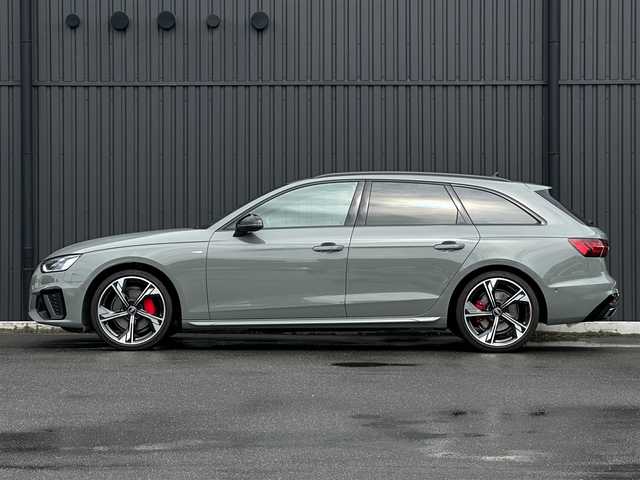 アウディ アウディ Ａ４ アバント ブラックスタイルプラス 福島県 2022(令4)年 1.6万km クワンタムグレー ワンオーナー/150台限定車/バーチャルコックピットプラス/コンフォートパッケージ/・マトリクスLEDヘッドライト/・ヘッドライトウォッシャー/・パークアシスト/・サラウンドビューカメラ/・リヤシートUSBチャージング/ブラックAudi rings&ブラックスタイリングパッケージ/・ブラックAudi rings/・ブラックスタイリングパッケージ/・ルーフレール(ブラック)/S line plusパッケージ/・運転席メモリー機能/・エクステリアミラーメモリー機能/・ランバーサポート 4ウェイ（フロント）/・アーティフィシャルレザー/カラードブレーキキャリパーレッド/アダプティブクルーズコントロール/アウディサイドアシスト/アクティブレーンアシスト/ハーフレザーシート(ブラック)/全席シートヒーター/前席パワーシート/パワーバックドア/純正メモリナビ(BT/USB)/AppleCarPlay/360°カメラ/純正19AW/ETC2.0/LEDオートライト/オートハイビーム