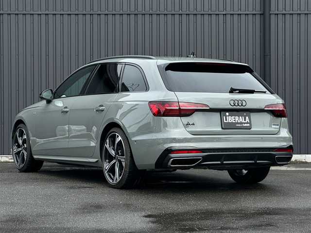 アウディ アウディ Ａ４ アバント ブラックスタイルプラス 福島県 2022(令4)年 1.6万km クワンタムグレー ワンオーナー/150台限定車/バーチャルコックピットプラス/コンフォートパッケージ/・マトリクスLEDヘッドライト/・ヘッドライトウォッシャー/・パークアシスト/・サラウンドビューカメラ/・リヤシートUSBチャージング/ブラックAudi rings&ブラックスタイリングパッケージ/・ブラックAudi rings/・ブラックスタイリングパッケージ/・ルーフレール(ブラック)/S line plusパッケージ/・運転席メモリー機能/・エクステリアミラーメモリー機能/・ランバーサポート 4ウェイ（フロント）/・アーティフィシャルレザー/カラードブレーキキャリパーレッド/アダプティブクルーズコントロール/アウディサイドアシスト/アクティブレーンアシスト/ハーフレザーシート(ブラック)/全席シートヒーター/前席パワーシート/パワーバックドア/純正メモリナビ(BT/USB)/AppleCarPlay/360°カメラ/純正19AW/ETC2.0/LEDオートライト/オートハイビーム