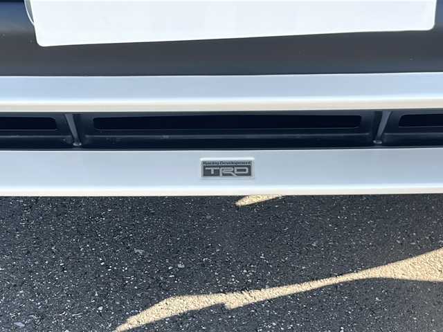 トヨタ ランドクルーザー プラド TZ－G 茨城県 2023(令5)年 3.2万km ホワイトパールクリスタルシャイン ワンオーナー/TRDエアロ/純正ディスプレイオーディオ＆ナビ機能有/(地デジTV・BT・USB・ラジオ再生)/レーダークルーズコントロール/レーンアシスト/プリクラッシュセーフティ/ベージュ革シート/シートベンチレーション/パワーシート/BSM/アラウンドビューモニター/ドライブレコーダー/ETC/オートライト/LEDヘッドライト/純正18inアルミホイール/純正フロアマット/スマートキー/スペアキー/取扱説明書/保証書