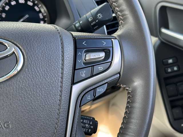 トヨタ ランドクルーザー プラド TZ－G 茨城県 2023(令5)年 3.2万km ホワイトパールクリスタルシャイン ワンオーナー/TRDエアロ/純正ディスプレイオーディオ＆ナビ機能有/(地デジTV・BT・USB・ラジオ再生)/レーダークルーズコントロール/レーンアシスト/プリクラッシュセーフティ/ベージュ革シート/シートベンチレーション/パワーシート/BSM/アラウンドビューモニター/ドライブレコーダー/ETC/オートライト/LEDヘッドライト/純正18inアルミホイール/純正フロアマット/スマートキー/スペアキー/取扱説明書/保証書