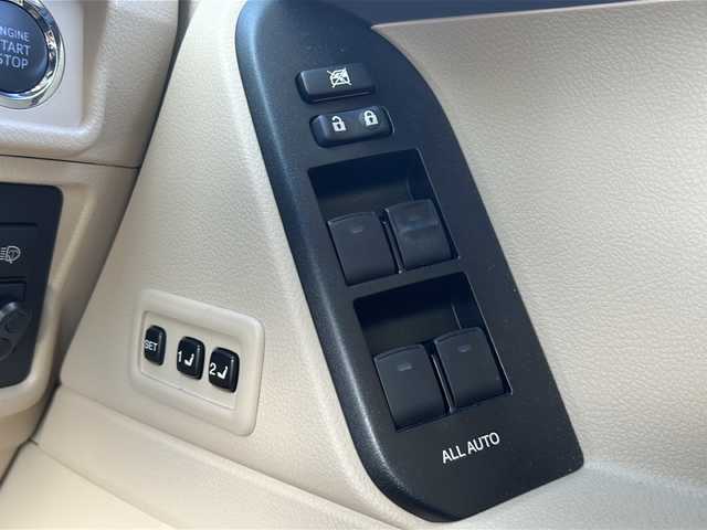 トヨタ ランドクルーザー プラド TZ－G 茨城県 2023(令5)年 3.2万km ホワイトパールクリスタルシャイン ワンオーナー/TRDエアロ/純正ディスプレイオーディオ＆ナビ機能有/(地デジTV・BT・USB・ラジオ再生)/レーダークルーズコントロール/レーンアシスト/プリクラッシュセーフティ/ベージュ革シート/シートベンチレーション/パワーシート/BSM/アラウンドビューモニター/ドライブレコーダー/ETC/オートライト/LEDヘッドライト/純正18inアルミホイール/純正フロアマット/スマートキー/スペアキー/取扱説明書/保証書
