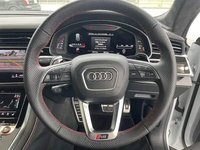 アウディ ＲＳＱ８ 兵庫県 2022(令4)年 1.1万km 白 ワンオーナー/メーカーナビ/（BT/USB）/全方位カメラ/バング＆オルフセン/セラミックブレーキ　ブレーキキャリパーレッド/フルレザーシート/前席パワーシート/シートヒーター/ベンチレーション/レーダークルーズコントロール/パドルシフト/LEDヘッドライト/AUTOライト/ドライブレコーダー/ビルトインETC2.0/スマートキー/スペアキー/保証書/取扱説明書