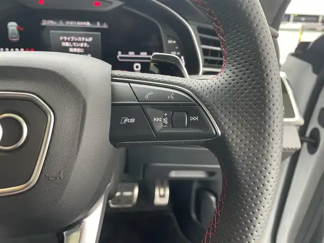 アウディ ＲＳＱ８ 兵庫県 2022(令4)年 1.1万km 白 ワンオーナー/メーカーナビ/（BT/USB）/全方位カメラ/バング＆オルフセン/セラミックブレーキ　ブレーキキャリパーレッド/フルレザーシート/前席パワーシート/シートヒーター/ベンチレーション/レーダークルーズコントロール/パドルシフト/LEDヘッドライト/AUTOライト/ドライブレコーダー/ビルトインETC2.0/スマートキー/スペアキー/保証書/取扱説明書