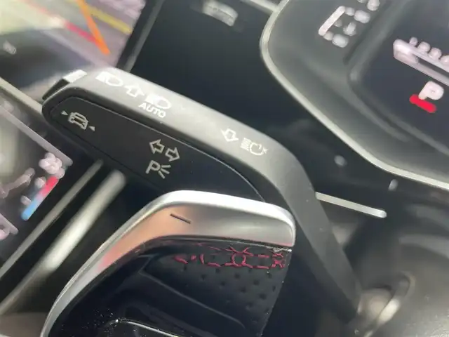アウディ ＲＳＱ８ 兵庫県 2022(令4)年 1.1万km 白 ワンオーナー/メーカーナビ/（BT/USB）/全方位カメラ/バング＆オルフセン/セラミックブレーキ　ブレーキキャリパーレッド/フルレザーシート/前席パワーシート/シートヒーター/ベンチレーション/レーダークルーズコントロール/パドルシフト/LEDヘッドライト/AUTOライト/ドライブレコーダー/ビルトインETC2.0/スマートキー/スペアキー/保証書/取扱説明書