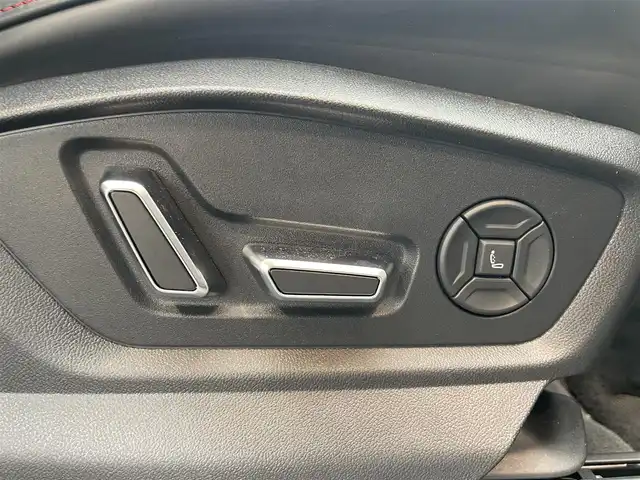 アウディ ＲＳＱ８ 兵庫県 2022(令4)年 1.1万km 白 ワンオーナー/メーカーナビ/（BT/USB）/全方位カメラ/バング＆オルフセン/セラミックブレーキ　ブレーキキャリパーレッド/フルレザーシート/前席パワーシート/シートヒーター/ベンチレーション/レーダークルーズコントロール/パドルシフト/LEDヘッドライト/AUTOライト/ドライブレコーダー/ビルトインETC2.0/スマートキー/スペアキー/保証書/取扱説明書