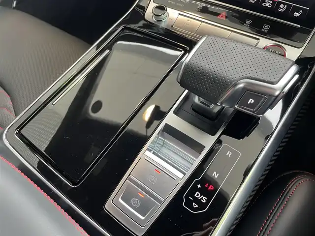 アウディ ＲＳＱ８ 兵庫県 2022(令4)年 1.1万km 白 ワンオーナー/メーカーナビ/（BT/USB）/全方位カメラ/バング＆オルフセン/セラミックブレーキ　ブレーキキャリパーレッド/フルレザーシート/前席パワーシート/シートヒーター/ベンチレーション/レーダークルーズコントロール/パドルシフト/LEDヘッドライト/AUTOライト/ドライブレコーダー/ビルトインETC2.0/スマートキー/スペアキー/保証書/取扱説明書
