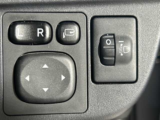 トヨタ アクア G 沖縄県 2017(平29)年 4万km グレーメタリック 禁煙車　/純正７インチナビ（ＢＴ，ＴＶ，ラジオ，ＣＤ／ＤＶＤ）　/トヨタセーフティーセンス/オートライト　/クルーズコントロール/ＥＴＣ２．０　/純正ドライブレコーダー　/革巻きステアリング　/純正フロアマット　/プッシュスタート/キセノンヘッドライト/電動格納ミラー