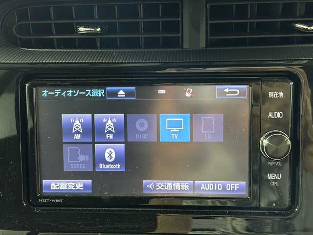 トヨタ アクア G 沖縄県 2017(平29)年 4万km グレーメタリック 禁煙車　/純正７インチナビ（ＢＴ，ＴＶ，ラジオ，ＣＤ／ＤＶＤ）　/トヨタセーフティーセンス/オートライト　/クルーズコントロール/ＥＴＣ２．０　/純正ドライブレコーダー　/革巻きステアリング　/純正フロアマット　/プッシュスタート/キセノンヘッドライト/電動格納ミラー