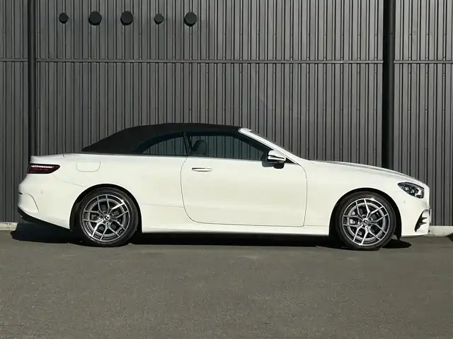 メルセデス・ベンツ Ｅ２００ カブリオレ スポーツ 福島県 2021(令3)年 1.7万km ポーラホワイト レザーパッケージ/・ナッパレザー/・ブルメスターサウンドプレミアム/・エアバランスパッケージ/ヘッドアップディスプレイ/アダプティブクルーズコントロール/ブラインドスポットモニター/レーンキープアシスト/黒革シート/メモリ付パワーシート(前席)/シートヒーター(前席)/マルチビーム/ワイヤレス充電/純正ナビ(BT/USB)/AppleCarPlay/フルセグTV/360°カメラ/純正19AW/ETC2.0/取扱説明書/保証書/スペアキー