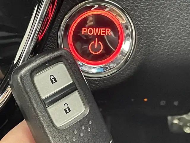 ホンダ ヴェゼル ハイブリッド RS ホンダセンシング 群馬県 2018(平30)年 3万km プラチナホワイトパール 純正ナビ　バックカメラ　衝突軽減　アダプティブクルーズコントロール　レーンアシスト　シートヒーター　横滑り防止　アイドリングストップ　ETC　オートライト　スマートキー　プッシュスタート　禁煙車