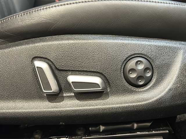 アウディ Ａ６ アバント 2.0 TFSI クワトロS Line 新潟県 2017(平29)年 4万km ミトスブラックメタリック オプション/Sラインパッケージ/・S line スポーツサスペンション/・アルミホイール 5ツインスポークデザイン/・スポーツシート（フロント）/・ヘッドライニング ブラック/・ステアリングホイール 3スポークレザー/・バルコナレザー S lineロゴ/マトリクスLEDヘッドライト/リアコンフォート＋パッケージ/・4ゾーンデラックスオートマチック/・フロアマット（フロント/リヤ）/・ラゲッジキット/・電動チルト/テレスコピックステアリングコラム/・シートヒーター（フロント/リヤ）/アシスタンスパッケージ/・アウディサイドアシスト/・アウディアクティブレーンアシスト/・アダプティブクルーズコントロール/標準装備/・BOSE サラウンドサウンドシステム/・MMIナビゲーション/・USB入力/・Bluetooth/・TVチューナー/・リヤビューカメラ/・パーキングセンサー/ドライブレコーダー