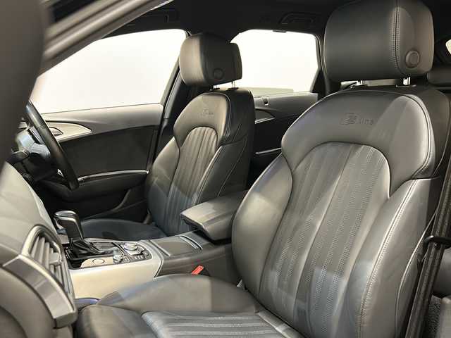 アウディ Ａ６ アバント 2.0 TFSI クワトロS Line 新潟県 2017(平29)年 4万km ミトスブラックメタリック オプション/Sラインパッケージ/・S line スポーツサスペンション/・アルミホイール 5ツインスポークデザイン/・スポーツシート（フロント）/・ヘッドライニング ブラック/・ステアリングホイール 3スポークレザー/・バルコナレザー S lineロゴ/マトリクスLEDヘッドライト/リアコンフォート＋パッケージ/・4ゾーンデラックスオートマチック/・フロアマット（フロント/リヤ）/・ラゲッジキット/・電動チルト/テレスコピックステアリングコラム/・シートヒーター（フロント/リヤ）/アシスタンスパッケージ/・アウディサイドアシスト/・アウディアクティブレーンアシスト/・アダプティブクルーズコントロール/標準装備/・BOSE サラウンドサウンドシステム/・MMIナビゲーション/・USB入力/・Bluetooth/・TVチューナー/・リヤビューカメラ/・パーキングセンサー/ドライブレコーダー