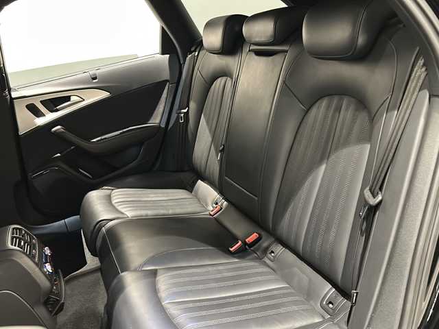 アウディ Ａ６ アバント 2.0 TFSI クワトロS Line 新潟県 2017(平29)年 4万km ミトスブラックメタリック オプション/Sラインパッケージ/・S line スポーツサスペンション/・アルミホイール 5ツインスポークデザイン/・スポーツシート（フロント）/・ヘッドライニング ブラック/・ステアリングホイール 3スポークレザー/・バルコナレザー S lineロゴ/マトリクスLEDヘッドライト/リアコンフォート＋パッケージ/・4ゾーンデラックスオートマチック/・フロアマット（フロント/リヤ）/・ラゲッジキット/・電動チルト/テレスコピックステアリングコラム/・シートヒーター（フロント/リヤ）/アシスタンスパッケージ/・アウディサイドアシスト/・アウディアクティブレーンアシスト/・アダプティブクルーズコントロール/標準装備/・BOSE サラウンドサウンドシステム/・MMIナビゲーション/・USB入力/・Bluetooth/・TVチューナー/・リヤビューカメラ/・パーキングセンサー/ドライブレコーダー