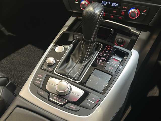 アウディ Ａ６ アバント 2.0 TFSI クワトロS Line 新潟県 2017(平29)年 4万km ミトスブラックメタリック オプション/Sラインパッケージ/・S line スポーツサスペンション/・アルミホイール 5ツインスポークデザイン/・スポーツシート（フロント）/・ヘッドライニング ブラック/・ステアリングホイール 3スポークレザー/・バルコナレザー S lineロゴ/マトリクスLEDヘッドライト/リアコンフォート＋パッケージ/・4ゾーンデラックスオートマチック/・フロアマット（フロント/リヤ）/・ラゲッジキット/・電動チルト/テレスコピックステアリングコラム/・シートヒーター（フロント/リヤ）/アシスタンスパッケージ/・アウディサイドアシスト/・アウディアクティブレーンアシスト/・アダプティブクルーズコントロール/標準装備/・BOSE サラウンドサウンドシステム/・MMIナビゲーション/・USB入力/・Bluetooth/・TVチューナー/・リヤビューカメラ/・パーキングセンサー/ドライブレコーダー