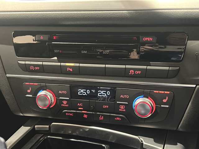 アウディ Ａ６ アバント 2.0 TFSI クワトロS Line 新潟県 2017(平29)年 4万km ミトスブラックメタリック オプション/Sラインパッケージ/・S line スポーツサスペンション/・アルミホイール 5ツインスポークデザイン/・スポーツシート（フロント）/・ヘッドライニング ブラック/・ステアリングホイール 3スポークレザー/・バルコナレザー S lineロゴ/マトリクスLEDヘッドライト/リアコンフォート＋パッケージ/・4ゾーンデラックスオートマチック/・フロアマット（フロント/リヤ）/・ラゲッジキット/・電動チルト/テレスコピックステアリングコラム/・シートヒーター（フロント/リヤ）/アシスタンスパッケージ/・アウディサイドアシスト/・アウディアクティブレーンアシスト/・アダプティブクルーズコントロール/標準装備/・BOSE サラウンドサウンドシステム/・MMIナビゲーション/・USB入力/・Bluetooth/・TVチューナー/・リヤビューカメラ/・パーキングセンサー/ドライブレコーダー