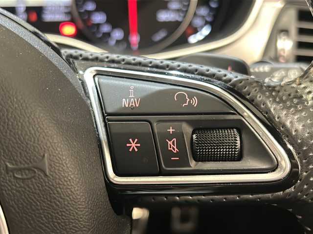 アウディ Ａ６ アバント 2.0 TFSI クワトロS Line 新潟県 2017(平29)年 4万km ミトスブラックメタリック オプション/Sラインパッケージ/・S line スポーツサスペンション/・アルミホイール 5ツインスポークデザイン/・スポーツシート（フロント）/・ヘッドライニング ブラック/・ステアリングホイール 3スポークレザー/・バルコナレザー S lineロゴ/マトリクスLEDヘッドライト/リアコンフォート＋パッケージ/・4ゾーンデラックスオートマチック/・フロアマット（フロント/リヤ）/・ラゲッジキット/・電動チルト/テレスコピックステアリングコラム/・シートヒーター（フロント/リヤ）/アシスタンスパッケージ/・アウディサイドアシスト/・アウディアクティブレーンアシスト/・アダプティブクルーズコントロール/標準装備/・BOSE サラウンドサウンドシステム/・MMIナビゲーション/・USB入力/・Bluetooth/・TVチューナー/・リヤビューカメラ/・パーキングセンサー/ドライブレコーダー