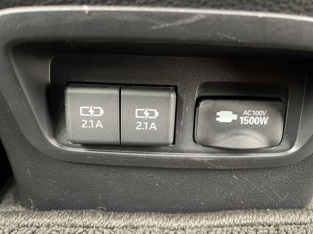 トヨタ カローラツーリング ハイブリッド ダブルバイビー 三重県 2020(令2)年 4.3万km ホワイトパールクリスタルシャイン 登録時42719km/純正７インチＴ－ｃｏｎｎｅｃｔナビ/・Bluetooth・Miracast・AM/FM・USB/トヨタセーフティセンスシステム/・プリクラッシュセーフティシステム/・レーントレーシングアシスト/・ロードサインアシスト/・AUTOライト/・オートマチックハイビーム/・前後コーナーセンサー/・レーダークルーズコントロール/バックカメラ/ＡＣ１００Ｖ電源/ＳＯＳスイッチ/ハーフレザーシート/ビルドインETC/電動パーキングブレーキ/ブレーキホールド/純正フロアマット/ドアバイザー/LEDヘッドライト