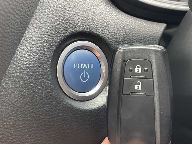 トヨタ カローラツーリング ハイブリッド ダブルバイビー 三重県 2020(令2)年 4.3万km ホワイトパールクリスタルシャイン 登録時42719km/純正７インチＴ－ｃｏｎｎｅｃｔナビ/・Bluetooth・Miracast・AM/FM・USB/トヨタセーフティセンスシステム/・プリクラッシュセーフティシステム/・レーントレーシングアシスト/・ロードサインアシスト/・AUTOライト/・オートマチックハイビーム/・前後コーナーセンサー/・レーダークルーズコントロール/バックカメラ/ＡＣ１００Ｖ電源/ＳＯＳスイッチ/ハーフレザーシート/ビルドインETC/電動パーキングブレーキ/ブレーキホールド/純正フロアマット/ドアバイザー/LEDヘッドライト