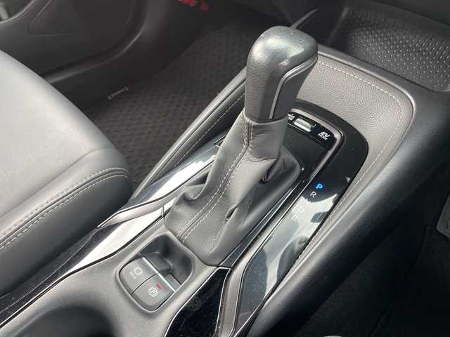 トヨタ カローラツーリング ハイブリッド ダブルバイビー 三重県 2020(令2)年 4.3万km ホワイトパールクリスタルシャイン 登録時42719km/純正７インチＴ－ｃｏｎｎｅｃｔナビ/・Bluetooth・Miracast・AM/FM・USB/トヨタセーフティセンスシステム/・プリクラッシュセーフティシステム/・レーントレーシングアシスト/・ロードサインアシスト/・AUTOライト/・オートマチックハイビーム/・前後コーナーセンサー/・レーダークルーズコントロール/バックカメラ/ＡＣ１００Ｖ電源/ＳＯＳスイッチ/ハーフレザーシート/ビルドインETC/電動パーキングブレーキ/ブレーキホールド/純正フロアマット/ドアバイザー/LEDヘッドライト