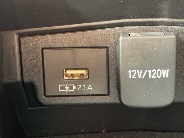 トヨタ カローラツーリング ハイブリッド ダブルバイビー 三重県 2020(令2)年 4.3万km ホワイトパールクリスタルシャイン 登録時42719km/純正７インチＴ－ｃｏｎｎｅｃｔナビ/・Bluetooth・Miracast・AM/FM・USB/トヨタセーフティセンスシステム/・プリクラッシュセーフティシステム/・レーントレーシングアシスト/・ロードサインアシスト/・AUTOライト/・オートマチックハイビーム/・前後コーナーセンサー/・レーダークルーズコントロール/バックカメラ/ＡＣ１００Ｖ電源/ＳＯＳスイッチ/ハーフレザーシート/ビルドインETC/電動パーキングブレーキ/ブレーキホールド/純正フロアマット/ドアバイザー/LEDヘッドライト