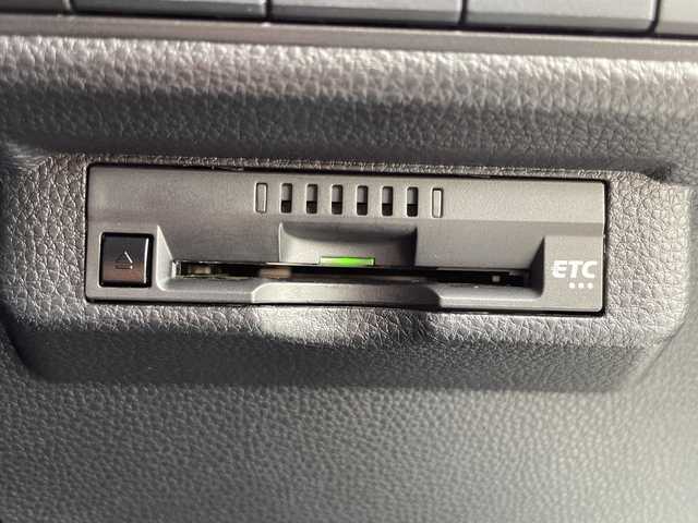 トヨタ カローラツーリング ハイブリッド ダブルバイビー 三重県 2020(令2)年 4.3万km ホワイトパールクリスタルシャイン 登録時42719km/純正７インチＴ－ｃｏｎｎｅｃｔナビ/・Bluetooth・Miracast・AM/FM・USB/トヨタセーフティセンスシステム/・プリクラッシュセーフティシステム/・レーントレーシングアシスト/・ロードサインアシスト/・AUTOライト/・オートマチックハイビーム/・前後コーナーセンサー/・レーダークルーズコントロール/バックカメラ/ＡＣ１００Ｖ電源/ＳＯＳスイッチ/ハーフレザーシート/ビルドインETC/電動パーキングブレーキ/ブレーキホールド/純正フロアマット/ドアバイザー/LEDヘッドライト