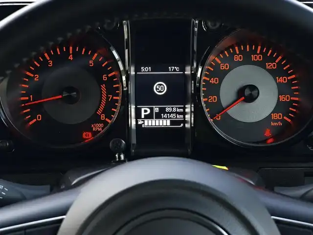 スズキ ジムニー シエラ JC 熊本県 2021(令3)年 1.5万km ミディアムグレー ワンオーナー/1インチリフトアップ車/ルーフキャリア/サイドステップバー/リアラダー/サイドラック（ロトパックス）/社外8インチナビ（CN-RZ865）/【フルセグTV/Bluetooth再生/CD/DVD】/車線逸脱警報システム/デュアルセンサーブレーキサポート/シートヒーター/LEDオートライト/フォグライト/ビルトインETC/純正15インチAW/純正フロアマット/ドアバイザー/保証書/取扱説明書