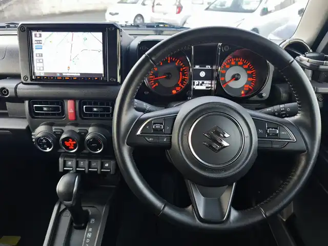 スズキ ジムニー シエラ JC 熊本県 2021(令3)年 1.5万km ミディアムグレー ワンオーナー/1インチリフトアップ車/ルーフキャリア/サイドステップバー/リアラダー/サイドラック（ロトパックス）/社外8インチナビ（CN-RZ865）/【フルセグTV/Bluetooth再生/CD/DVD】/車線逸脱警報システム/デュアルセンサーブレーキサポート/シートヒーター/LEDオートライト/フォグライト/ビルトインETC/純正15インチAW/純正フロアマット/ドアバイザー/保証書/取扱説明書