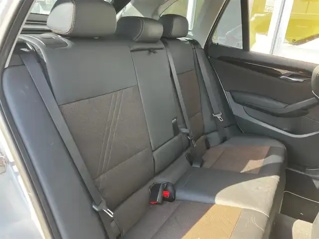 ＢＭＷ Ｘ１ xDrive 20i Xライン 山口県 2013(平25)年 4.6万km グレイシャーシルバー 純正ナビ＆バックカメラ/純正フォグ(前後)/純正18インチアルミ/純正ルーフレール/ウィンカーミラー/フロアマット/スマートキー/エンジンプッシュスタート/オートライト