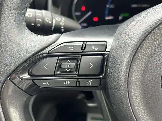 トヨタ ヤリスクロス ハイブリッド Z 山形県 2021(令3)年 2.4万km ホワイトパールクリスタルシャイン 禁煙車/純正ディスプレイオーディオ/（BT/FM/AM/USB)/トヨタセーフティーセンス/レーンキープアシスト/ハーフレザーシート/前席シートヒーター/運転席パワーシート/純正アルミホイール/追従クルーズコントロール/前後ドライブレコーダー/ETC/バックカメラ/LEDオートライト/スマートキー/スペアキー×1