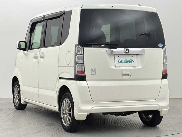 ホンダ Ｎ ＢＯＸ G ターボパッケージ 新潟県 2013(平25)年 9.3万km プレミアムホワイトパール 4WD/社外メモリナビ/フルセグ/　CD/DVD/SD/バックカメラ/両側パワースライドドア/スマートキー×２/キセノンヘッドライト/クルーズコントロール/プッシュスタート/ドライブレコーダー/ETC/SW付きスタッドレス積み込み/　（６mm）