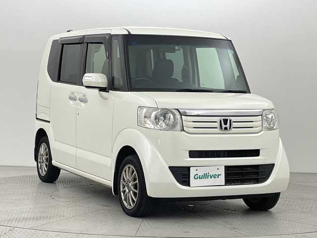 ホンダ Ｎ ＢＯＸ G ターボパッケージ 新潟県 2013(平25)年 9.3万km プレミアムホワイトパール 4WD/社外メモリナビ/フルセグ/　CD/DVD/SD/バックカメラ/両側パワースライドドア/スマートキー×２/キセノンヘッドライト/クルーズコントロール/プッシュスタート/ドライブレコーダー/ETC/SW付きスタッドレス積み込み/　（６mm）