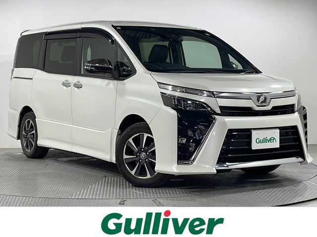 トヨタ ヴォクシー ZS 煌Ⅱ 広島県 2020(令2)年 5.7万km ホワイトパールクリスタルシャイン 禁煙車/ＡＬＰＩＮＥ9型ナビ/ＡＬＰＩＮＥ12.8型フリップダウンモニター/バックカメラ/両側パワースライドドア/クルーズコントロール/前後ドラレコ/ＥＴＣ/オートマチックハイビーム/衝突軽減/レーンキープアシスト/コーナーセンサー/LEDヘッドライト/エアバッグ(運転席/助手席/サイド/カーテン)/純正16インチアルミホイール(205/60/R16)