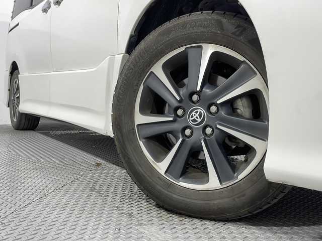 トヨタ ヴォクシー ZS 煌Ⅱ 広島県 2020(令2)年 5.7万km ホワイトパールクリスタルシャイン 禁煙車/ＡＬＰＩＮＥ9型ナビ/ＡＬＰＩＮＥ12.8型フリップダウンモニター/バックカメラ/両側パワースライドドア/クルーズコントロール/前後ドラレコ/ＥＴＣ/オートマチックハイビーム/衝突軽減/レーンキープアシスト/コーナーセンサー/LEDヘッドライト/エアバッグ(運転席/助手席/サイド/カーテン)/純正16インチアルミホイール(205/60/R16)