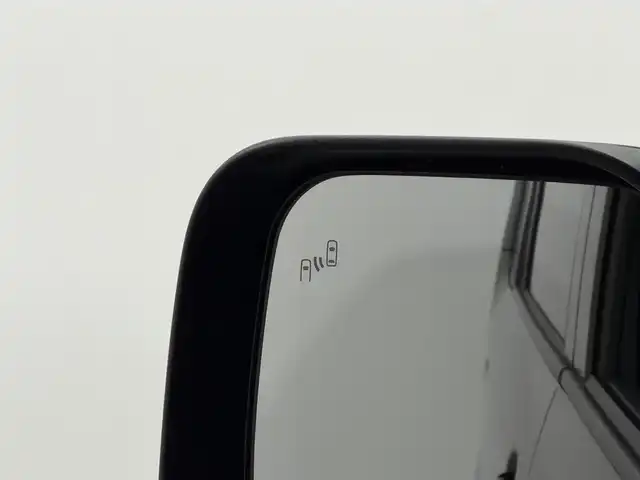 三菱 デリカＤ：５ シャモニー 大阪府 2025(令7)年 0.1千km 黒Ⅱ 登録済未使用車 ALPINE12.8incナビTV 360カメラ フリップダウンモニター パワーシート/ヒーター ステアリングヒーター 電動リアゲート レーダークルコン 衝突軽減ブレーキ レーンアシスト ブラインドSM 100V電源