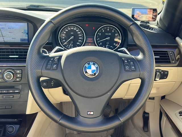 ＢＭＷ ３３５ｉ カブリオレ Mスポーツ 茨城県 2012(平24)年 4.8万km ミネラルホワイト 電動オープン良好/Mスポーツパッケージ/純正HDDナビ/(地デジTV・CD・DVD・BT・ラジオ再生)/ホワイトレザーシート/パワーシート/シートヒーター/ETC/ドライブレコーダー/オートライト/HIDヘッドライト/純正18inアルミホイール/フロアマット/スマートキー/スペアキー/取扱説明書/保証書