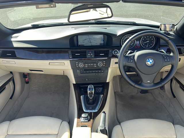 ＢＭＷ ３３５ｉ カブリオレ Mスポーツ 茨城県 2012(平24)年 4.8万km ミネラルホワイト 電動オープン良好/Mスポーツパッケージ/純正HDDナビ/(地デジTV・CD・DVD・BT・ラジオ再生)/ホワイトレザーシート/パワーシート/シートヒーター/ETC/ドライブレコーダー/オートライト/HIDヘッドライト/純正18inアルミホイール/フロアマット/スマートキー/スペアキー/取扱説明書/保証書