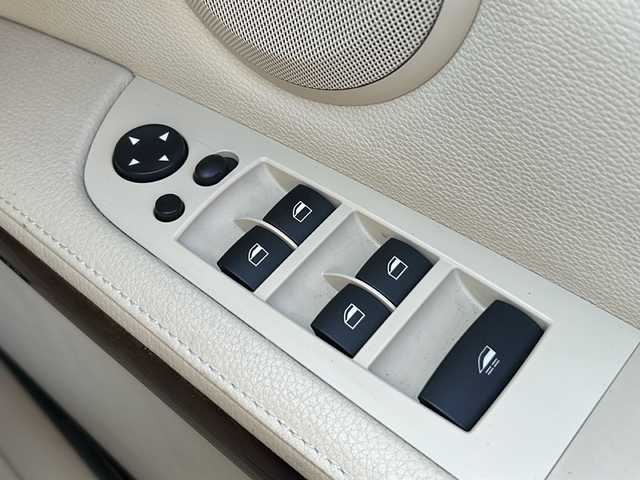 ＢＭＷ ３３５ｉ カブリオレ Mスポーツ 茨城県 2012(平24)年 4.8万km ミネラルホワイト 電動オープン良好/Mスポーツパッケージ/純正HDDナビ/(地デジTV・CD・DVD・BT・ラジオ再生)/ホワイトレザーシート/パワーシート/シートヒーター/ETC/ドライブレコーダー/オートライト/HIDヘッドライト/純正18inアルミホイール/フロアマット/スマートキー/スペアキー/取扱説明書/保証書