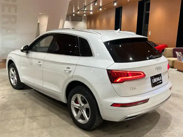 アウディ Ｑ５ 40TDIクワトロ スポーツ 道央・札幌 2020(令2)年 4.3万km グレイシアホワイトメタリック グレイシアホワイトメタリック/ラグジュアリーパッケージ/　・パーシャルレザー/　・マルチカラーアンビエントライトライティング/アシスタンスパッケージ/　・バーチャルコックピット/　・アウディサイドアシスト/　・アウディプレセンスリヤ/　・LEDリヤコンビネーションライト/マトリクスLEDヘッドライト/前後シートヒーター/デコラティブパネルアルミニウムランバス/純正メモリナビ/フルセグTV/CD/DVD/SD/USB/Bluetooth/360°カメラ/パワーテールゲート