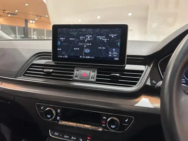 アウディ Ｑ５ 40TDIクワトロ スポーツ 道央・札幌 2020(令2)年 4.3万km グレイシアホワイトメタリック グレイシアホワイトメタリック/ラグジュアリーパッケージ/　・パーシャルレザー/　・マルチカラーアンビエントライトライティング/アシスタンスパッケージ/　・バーチャルコックピット/　・アウディサイドアシスト/　・アウディプレセンスリヤ/　・LEDリヤコンビネーションライト/マトリクスLEDヘッドライト/前後シートヒーター/デコラティブパネルアルミニウムランバス/純正メモリナビ/フルセグTV/CD/DVD/SD/USB/Bluetooth/360°カメラ/パワーテールゲート