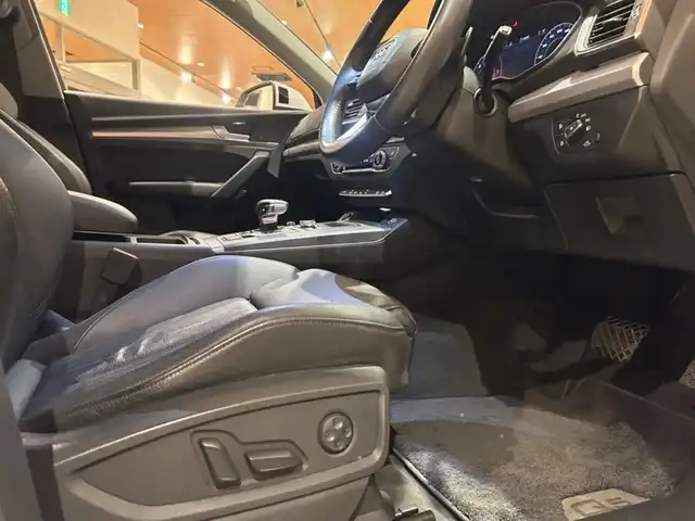 アウディ Ｑ５ 40TDIクワトロ スポーツ 道央・札幌 2020(令2)年 4.3万km グレイシアホワイトメタリック グレイシアホワイトメタリック/ラグジュアリーパッケージ/　・パーシャルレザー/　・マルチカラーアンビエントライトライティング/アシスタンスパッケージ/　・バーチャルコックピット/　・アウディサイドアシスト/　・アウディプレセンスリヤ/　・LEDリヤコンビネーションライト/マトリクスLEDヘッドライト/前後シートヒーター/デコラティブパネルアルミニウムランバス/純正メモリナビ/フルセグTV/CD/DVD/SD/USB/Bluetooth/360°カメラ/パワーテールゲート
