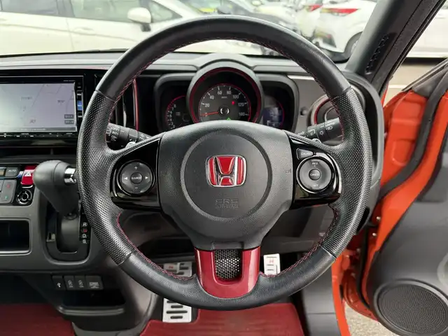 ホンダ Ｎ ＯＮＥ RS 東京都 2018(平30)年 6.8万km サンセットオレンジⅡ 純正ナビ(VXM-175VFi)/【SD/USB/BT/VTR/AUX/CD/DVD/FM/AM/TV/  /ipod】/バックカメラ/ビルトインETＣ/クルーズコントロール/純正ドライブレコーダー/ＴＯＹＯタイヤホワイトレター/CTBA/横滑り防止装置/ハーフレザーシート/パドルシフト/アルミペダル/HIDライト/フォグランプ/プッシュスタート/スマートキー/スペアキー×１